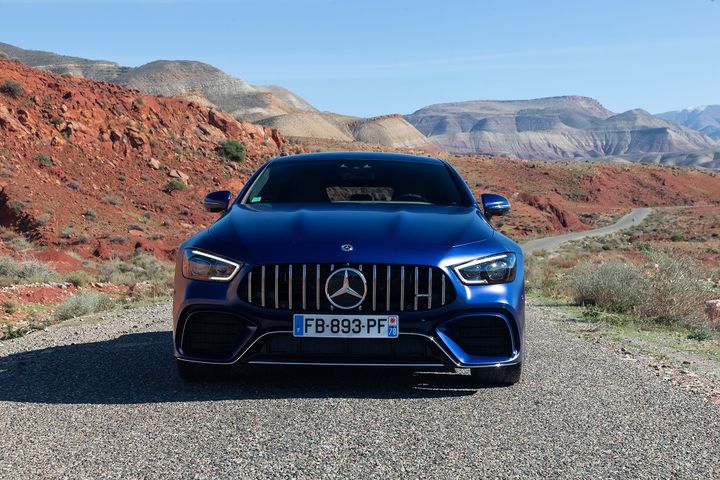 L'impressionnante gueule de requin, agressive, de&nbsp; l'AMG GT Coupé 4 portes. (THIBAUD CHEVALIER MERCEDES POUR FRANCE INFO)