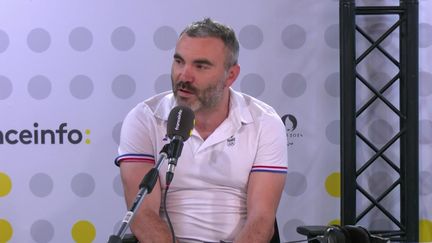 Bastien Puget, directeur technique national adjoint en charge de la haute performance à la fédération française du judo, dans le studio de franceinfo au Club France, le 2 août 2024. Illustration. (FRANCEINFO / RADIOFRANCE)