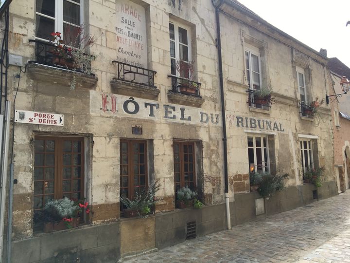 Hôtel-Restaurant Le Tribunal, à Mortagne-au-Perche. (INGRID POHU / RADIO FRANCE)