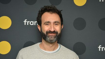 Mathieu Madenian, humoriste. (JEAN-CHRISTOPHE BOURDILLAT / RADIO FRANCE)