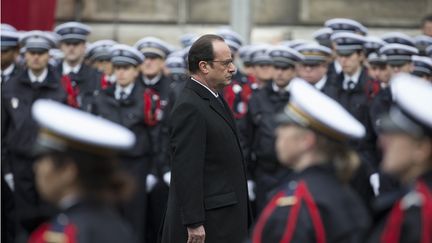 &nbsp; (François Hollande, à la préfecture de police de Paris © REUTERS/Philippe Wojazer)