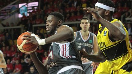 A l'image Mouhamaddou Jaiteh, la SIG a livré un match solide (DOMINIQUE GUTEKUNST / MAXPPP)