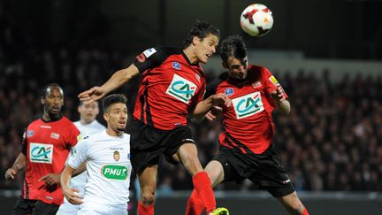 Les Guingampais Dorian L&eacute;v&ecirc;que et Christophe Kerbrat ont domin&eacute; des Mon&eacute;gasques pourtant favoris, mercredi 16 avril en demi-finale de Coupe de France.&nbsp; (FRED TANNEAU / AFP)