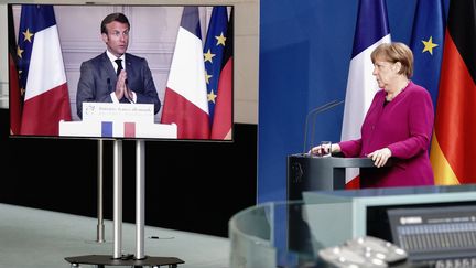 Le président français, Emmanuel Macron, et la chancelière allemande, Angela Merkel, lors d'une conférence de presse commune, le 18 mai 2020. (KAY NIETFELD / POOL)