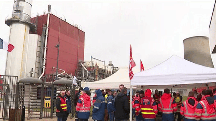 Les manifestations contre la réforme des retraites se poursuivent. Les grévistes bloquent des péages, le village olympique à Saint-Denis, ou encore la production de centrales thermiques. (France 2)