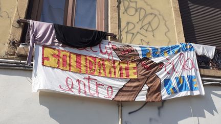 Le collectif Solidarité entre femmes à la rue héberge des familles qui vivent dans la rue, à Lyon. (MATHILDE ANSQUER / RADIO FRANCE)