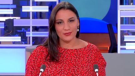 Le JT de&nbsp;franceinfo soir&nbsp;du lundi 26 septembre&nbsp;2022 présenté par Alexandra Uzan sur franceinfo est consultable en ligne en replay pour voir et revoir ce journal télévisé qui décrypte l'actualité. Retrouvez les dernières infos de la semaine, les grands reportages, l'Eurozapping, les interviews et les explications de la rédaction sur toute l’actualité nationale et internationale. (FRANCEINFO)