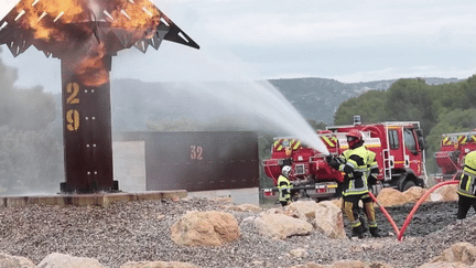 Incendie : dans les Bouches-du-Rhône, des pompiers se forment à l’épreuve du feu (FRANCE 2)