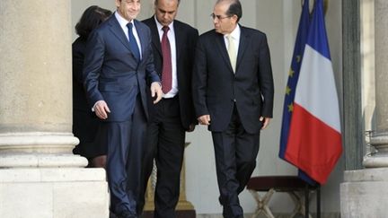 Nicolas Sarkozy avec les représentants de l'opposition libyennes à l'Elysée (10 mars 2011) (AFP/ERIC FEFERBERG)