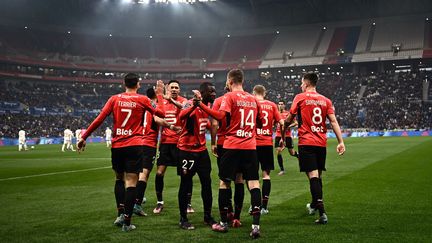 La joie du Stade Rennais, vainqueur à Lyon le 13 mars 2022 au Groupama Stadium de Decines, dans le cadre de la 28e journée de Ligue 1 (JEFF PACHOUD / AFP)