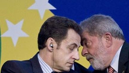 Nicolas Sarkozy et à Luiz Inacio Lula da Silva, le 23 décembre 2008. (AFP)