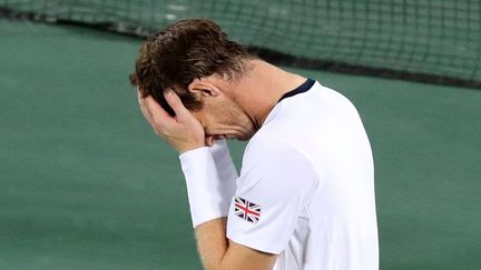 Andy Murray fond en larmes après avoir battu Juan Martin Del Potro en finale du simple messieurs, le 14 août 2016. (SHOPLAND / BPI / SHUTTERSTO / SIPA / REX)