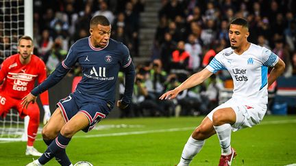 Kylian Mbappé a permis au PSG de prendre l'avantage avant la mi-temps face à l'OM, dimanche 17 avril. (MATTHIEU MIRVILLE / MATTHIEU MIRVILLE)