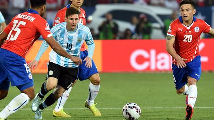 Lionel Messi va retrouver les Chiliens (PABLO PORCIUNCULA / AFP)