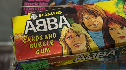 Un paquet de cartes et de chewing gums à l'effigie d'Abba, une des jolies reliques mises en vente à Stockholm... (26/06/13)
 (Jonas Ekstromer / Scanpix Sweden / AFP)