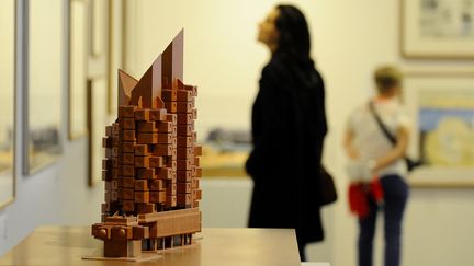 Une maquette de la Nakagin Capsule Tower de l'architecte japonais Kisho Kurokawa, exposée au Centre Pompidou-Metz (9 septembre 2017)
 (Jean-Christophe Verhaegen / AFP)