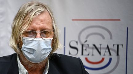 Le professeur Didier Raoult participe à une commission du Sénat sur la gestion de la pandémie de Covid-19, le 15 septembre 2020, à Paris. (CHRISTOPHE ARCHAMBAULT / AFP)