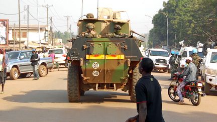 Une patrouille française dans les rues de Bangui (Centrafrique), le 30 décembre 2015.&nbsp; (REUTERS)