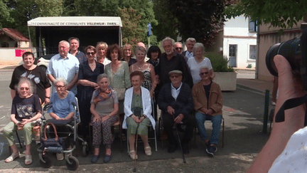 Toulouse : les retrouvailles d’une classe avec leur ancienne institutrice centenaire (France 3)