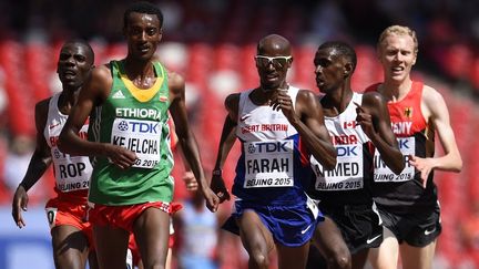 Le Britannique Mo Farah à la lutte sur 5000m (OLIVIER MORIN / AFP)