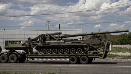 Un char de l'armée ukrainienne, à&nbsp;Kramatorsk, dans la région de&nbsp;Donetsk, en Ukraine, le 12 juillet 2022. (METIN AKTAS / ANADOLU AGENCY / AFP)