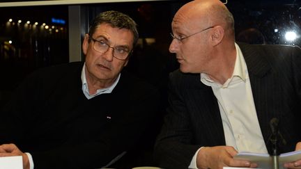 Patrick Buisson, à gauche sur la photo, au côté de Bernard Laporte, a été désigné présidente délégué de la Fédération française de rugby. (PHILIPPE JUSTE / MAXPPP)