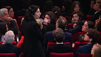 Invitées sur scène dans le cadre de la cérémonie, elles ont accusé la ministre d'ignorer les questions des syndicats sur les conséquences de la réforme pour le secteur de la culture, ce dont elle s'est défendue.