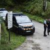 Des gendarmes positionnés près du domicile des parents de Nordahl Lelandais, perquisitionné le 6 juin 2018, à Domessin (Savoie).&nbsp; (JEAN-PHILIPPE KSIAZEK / AFP)