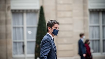 Le porte-parole du gouvernement, Gabriel Attal, à la sortie du Conseil des ministres du 28 octobre 2020 à Paris. (ARTHUR NICHOLAS ORCHARD / HANS LUCAS / AFP)