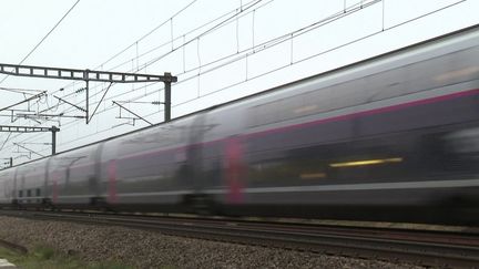 Alors que débute ce soir le long week-end du 11 novembre, il est probable que le temps passé dans le train entre Paris, Lyon et Marseille soit plus long. La ligne TGV la plus fréquentée d’Europe ferme ce soir à partir de minuit pour une durée de quatre jours. (France 2)