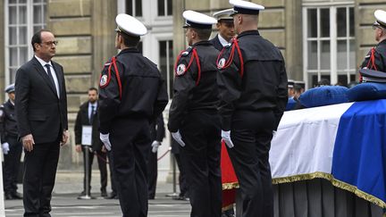 Cérémonie de l’hommage national au policier tué sur les Champs-Elysées. (BERTRAND GUAY / AFP)