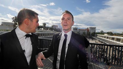 Vincent Autin (D.) et&nbsp;Bruno Boileau &agrave; Montpellier (H&eacute;rault), apr&egrave;s leur union, le 29 mai 2013. (GERARD JULIEN / AFP)