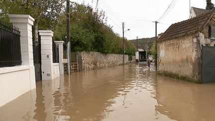 Intempéries dans les Yvelines : Saint-Rémy-lès-Chevreuse à nouveau inondée, quelques jours après Kirk (France 2)