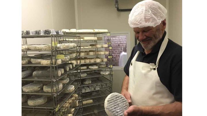 &nbsp; (Franck Lesay, éleveur de chèvres, dans sa fromagerie © Laurent Mariotte / Radio France)