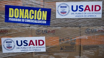 Des cartons de l'aide humanitaire américaine destinée au Venezuela sont entreposés à Cucuta, en Colombie, jeudi 21 février 2019. (RAUL ARBOLEDA / AFP)