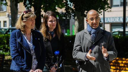 Jean Messiha prend la parole devant des supporteurs de Marine Le Pen, à Lyon, le 29 avril 2017.&nbsp; (CITIZENSIDE/SERGE MOURARET / CITIZENSIDE / AFP)