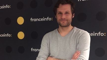 Alexis Michalik, "L'homme aux dix Molière", était l'invité de franceinfo. (RADIO FRANCE / SOPHIE BRIA)