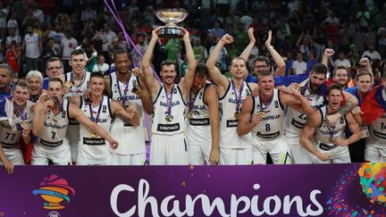 Pour la première fois de son histoire, la Slovénie remporte l'Euro de basket. (TOLGA BOZOGLU / EPA)