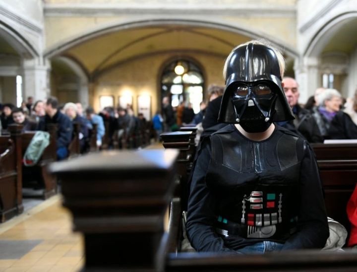 Dark Vador sur les bancs d'une église protestante à Berlin
 (Tobias Schwarz / AFP)