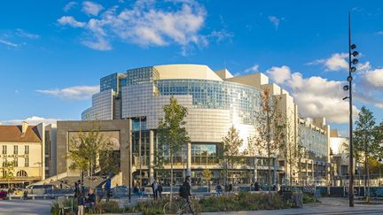 La façade de l'Opéra Bastille à Paris. (GARDEL BERTRAND / HEMIS.FR / HEMIS.FR)