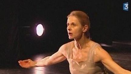 &quot;La reine s&#039;ennuie&quot;, le beau solo de la danseuse Andrea Sitter
 (Culturebox)