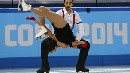 Le couple espagnol de danse sur glace Sara Hurtado et Adria Diaz effectue un port&eacute; lors du programme court, le 16 f&eacute;vrier 2014. (ALEXANDER DEMIANCHUK / REUTERS)