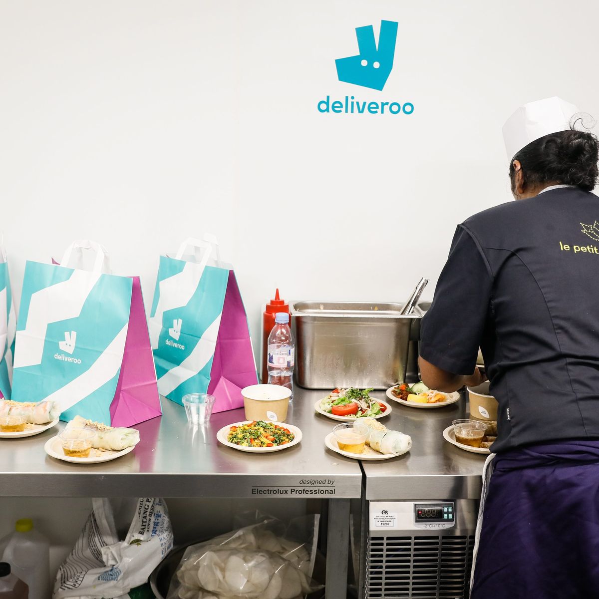 Votre Commande Deliveroo Ne Vient Plus Forcement D Un Vrai Restaurant Decouvrez La Nouvelle Recette Du Geant De La Livraison