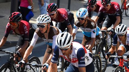 Egan Bernal, Romain Bardet et Chris Froome participent à la première étape de la Route d'Occitanie, le 1 août 2020, à&nbsp;Cazouls-lès-Béziers. (SYLVAIN THOMAS / POOL)