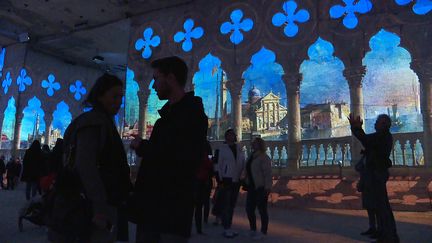 Venise la Sérénissime et Yves Klein, bleu infini, les deux nouvelles expositions des Carrières des Lumières aux Baux-de-Provence (Bouches-du-Rhône) (France 3 PACA)