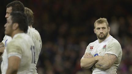 Joe Marler boude. Lui et ses camarades anglais viennent de passer à côté de leur match face aux Gallois, et voient s'envoler le Grand Chelem. (ADRIAN DENNIS / AFP)