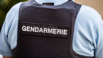 Les gendarmes ont été appelés afin d'intervenir en fin de matinée "pour un individu menaçant à l'égard de son voisin" (photo d'illustration). (XOSE BOUZAS / HANS LUCAS / AFP)