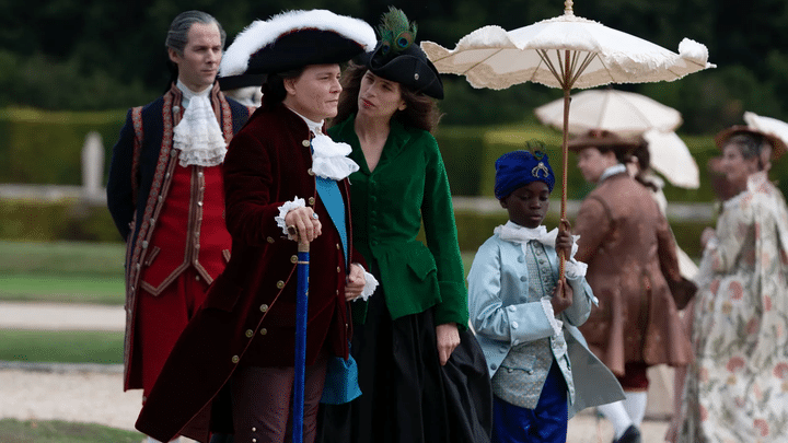 L'acteur américain Johnny Depp et la réalisatrice et actrice Maïwenn sur le plateau du film "Jeanne du Barry". (STEPHANIE BRANCHU / WHY NOT PRODUCTIONS)