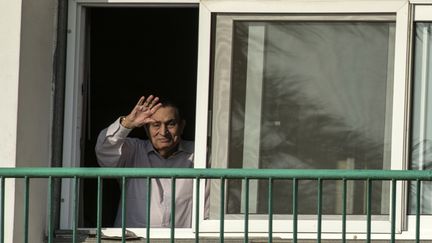 L'ex-président égyptien Hosni Moubarak le 6 octobre 2016 dans un hôpital militaire du Caire (Egypte). (KHALED DESOUKI / AFP)