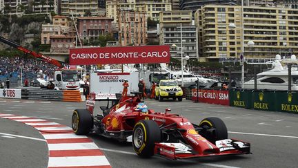 Fernando Alonso a réussi le meilleur temps de la deuxième séance d'essais sur le circuit de Monaco (ANNE-CHRISTINE POUJOULAT / AFP)